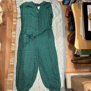 MAEVE BYANTHOLOGY XS
WOMENS JUMPSUIT 100%RAYON
GREEN WITH FLOWERS DESIGN